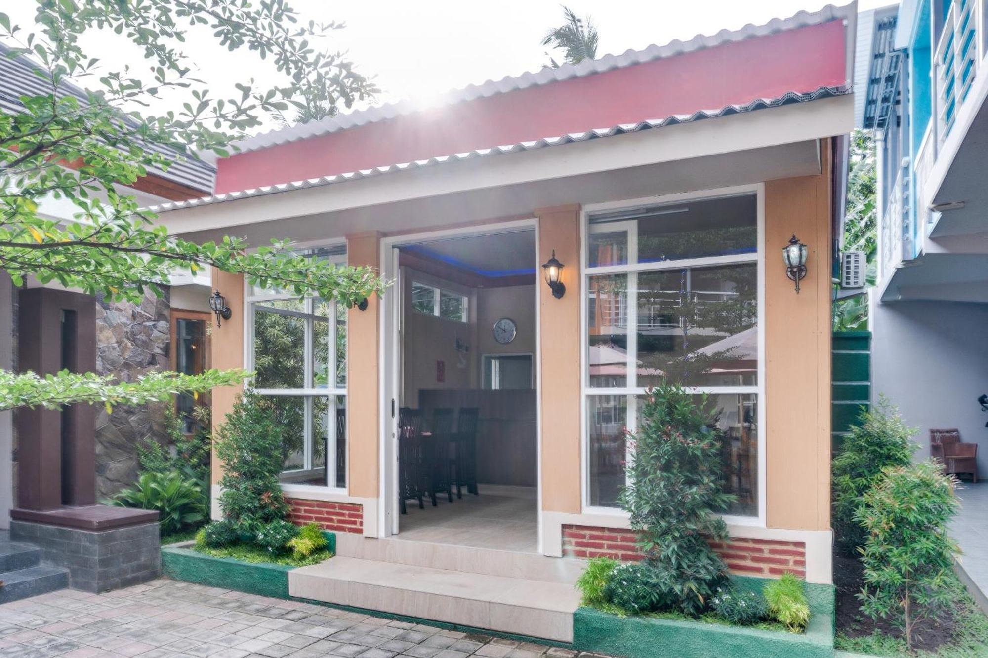 Super Oyo 1579 Kate'El Inn Banyuwangi  Exterior photo