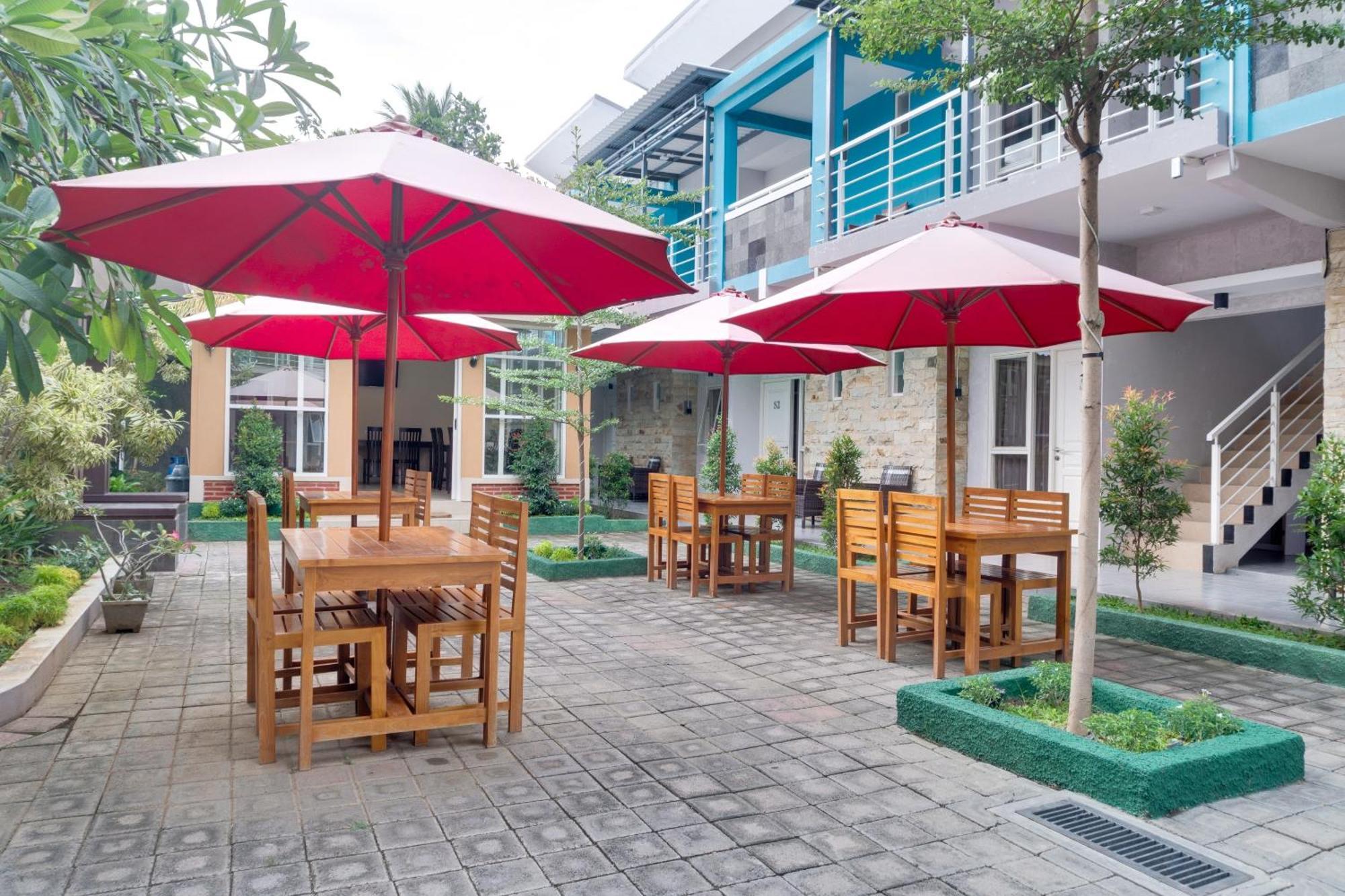Super Oyo 1579 Kate'El Inn Banyuwangi  Exterior photo
