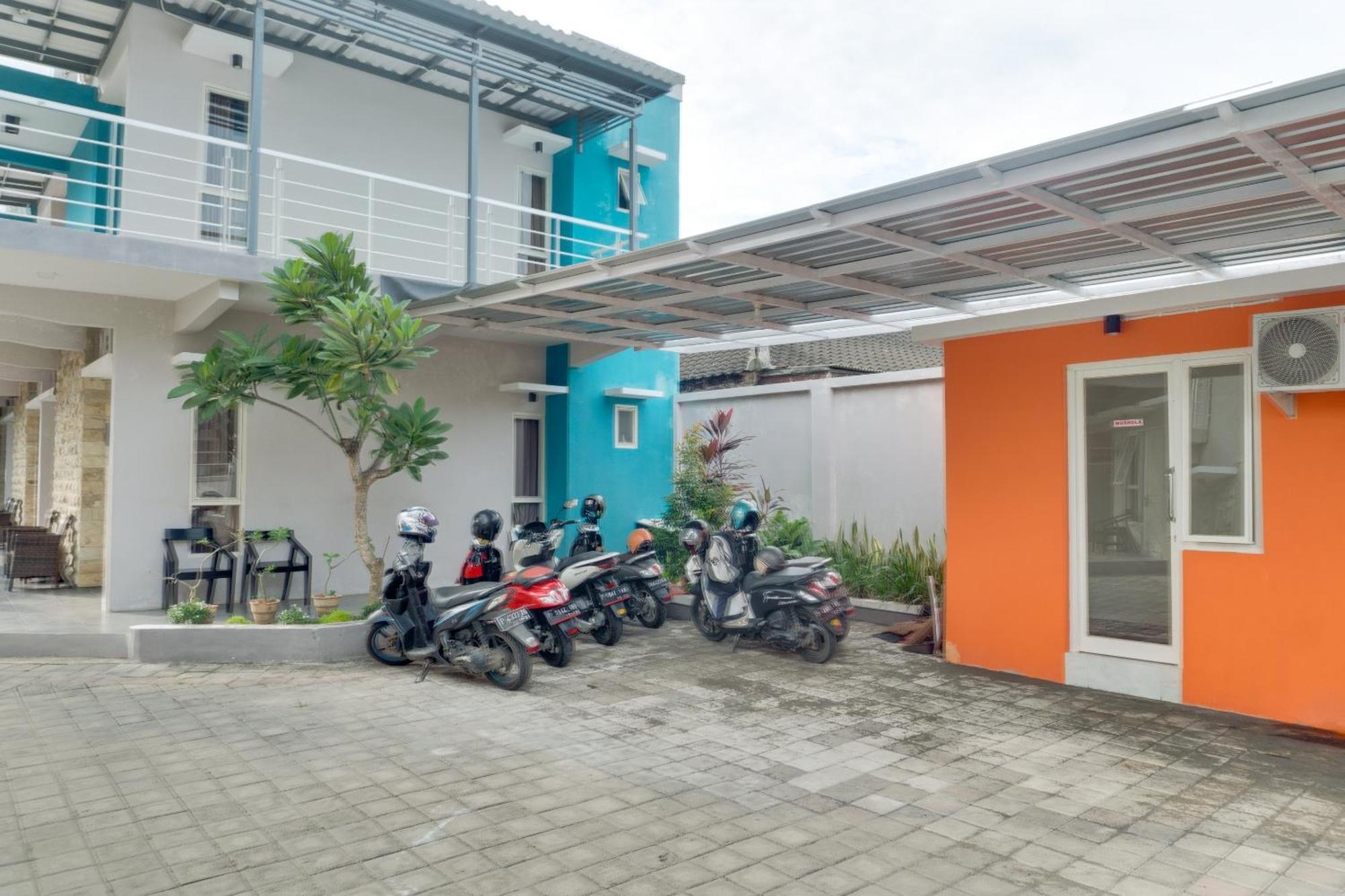 Super Oyo 1579 Kate'El Inn Banyuwangi  Exterior photo