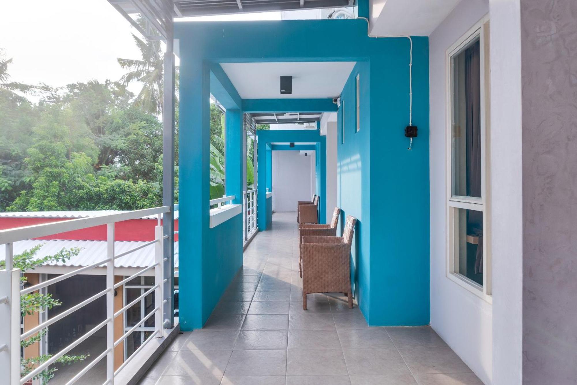 Super Oyo 1579 Kate'El Inn Banyuwangi  Exterior photo